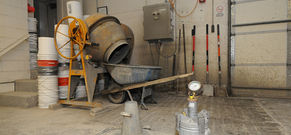 Cement mixing equipment